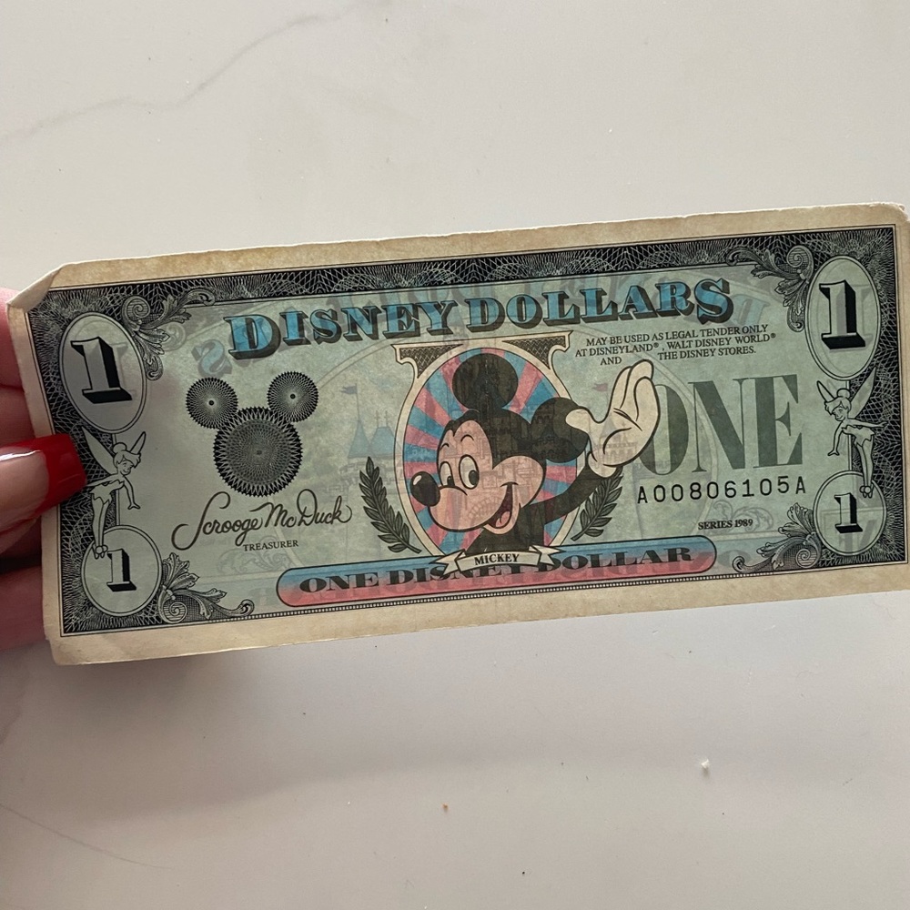 A total of four Disney currency $1 denominations 1987 and 1989 series - Picture 11 of 14